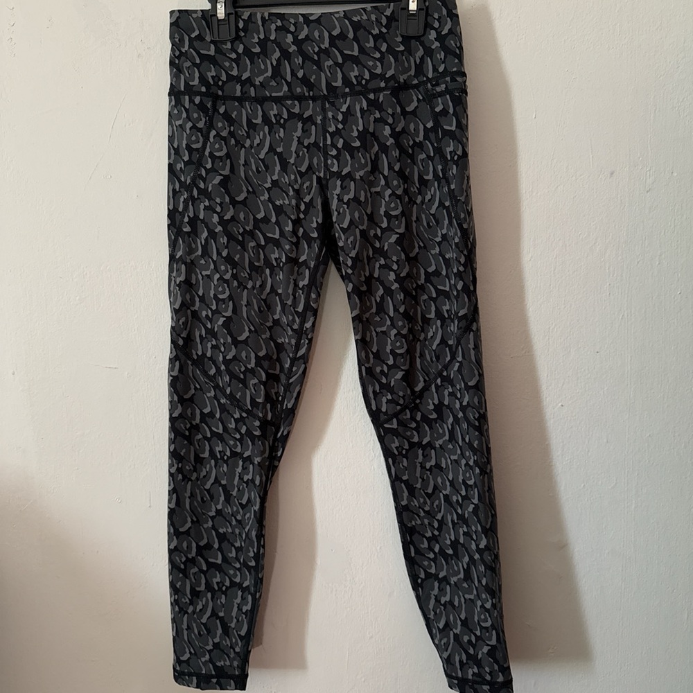 Sweaty Betty The Power Leggings Size S Black/Grey Dapple Print 7/8 Length.